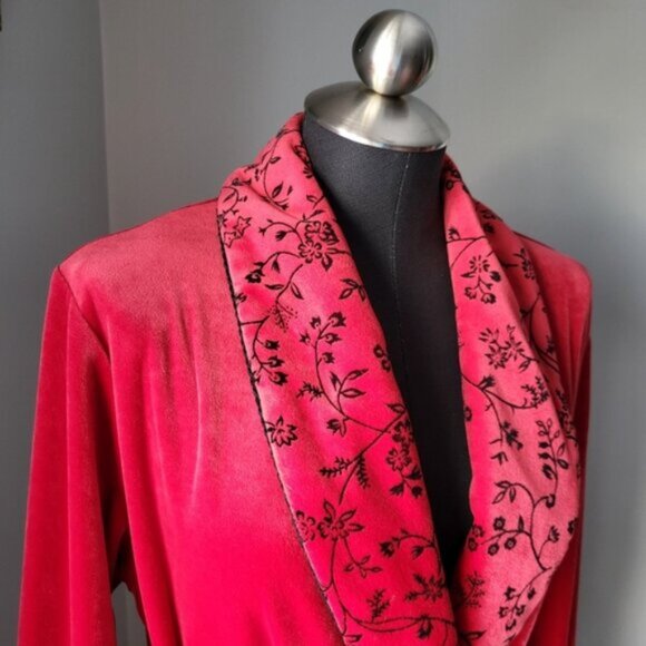 Vintage 90's Velvet Red House coat Size Small - Picture 8 of 16